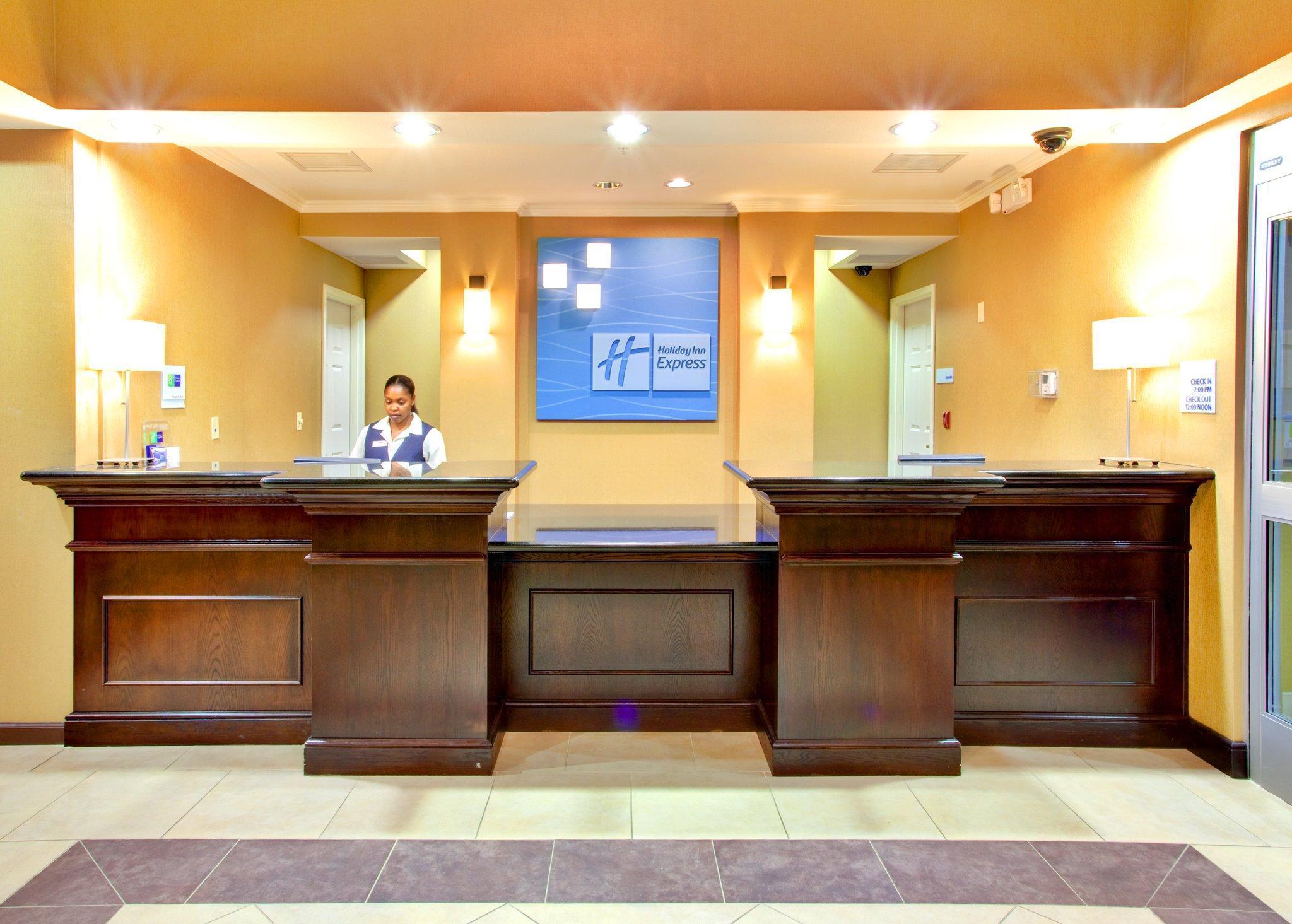 Holiday Inn Express Hotel & Suites Lake Elsinore, An Ihg Hotel Interior photo