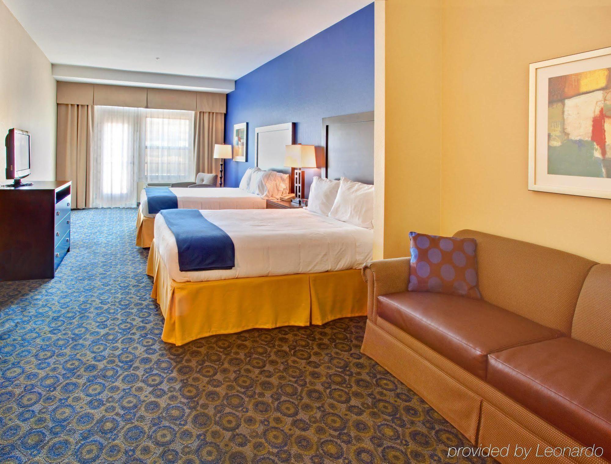 Holiday Inn Express Hotel & Suites Lake Elsinore, An Ihg Hotel Room photo